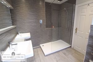 Ensuite Shower Room/WC- click for photo gallery